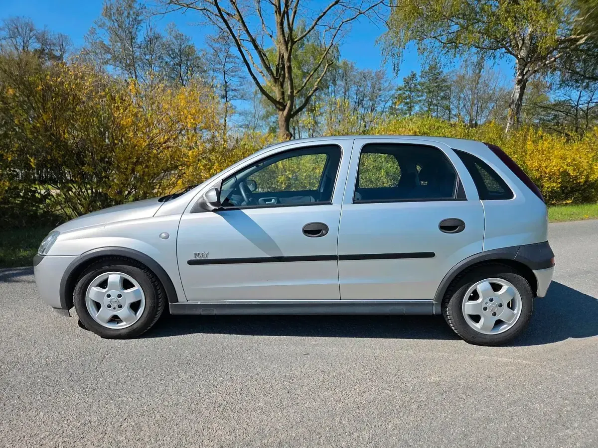 Usata Opel Corsa 75 CV (55 kW) 2003 Argento Utilitaria