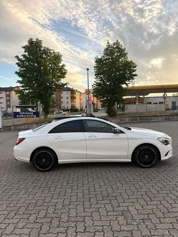 Gebraucht Mercedes CLA180 AMG line 122 PS (89 kW) 2018 Weiß Coupé