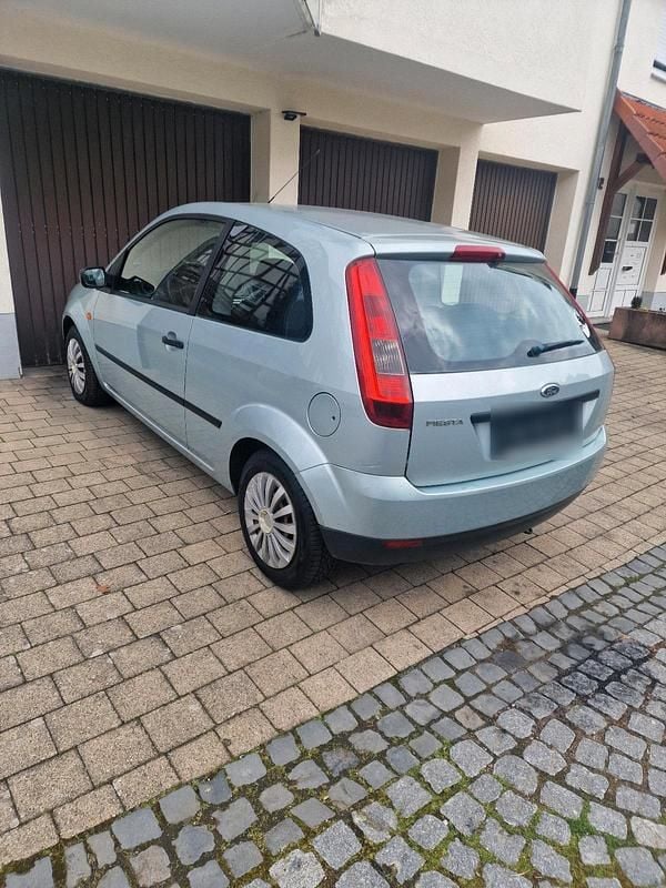 Gebraucht Ford Fiesta 65 PS (47 kW) 2005 Silber Kleinwagen