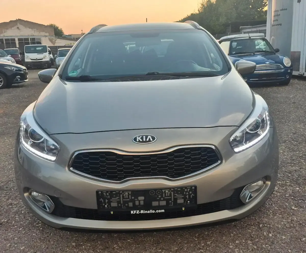 Gebraucht Kia Ceed 135 PS (99 kW) 2013 Grau Kleinwagen