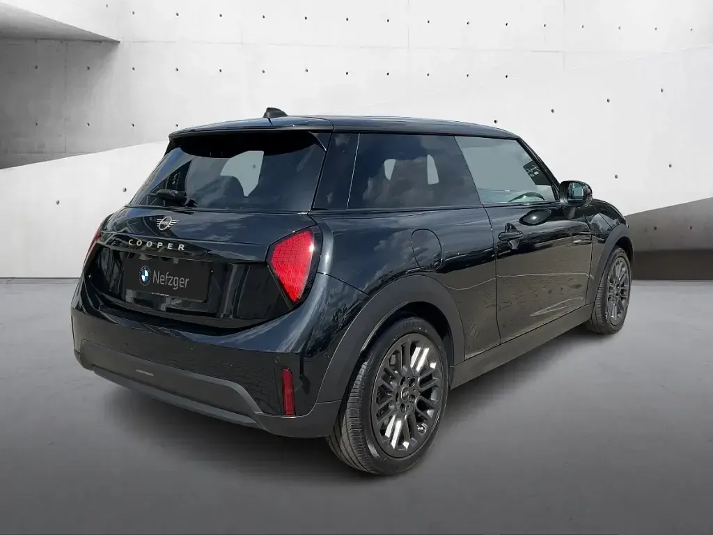 Używany Mini Cooper Favoured 114 kW (156 KM) 2025 Czarny Hatchback