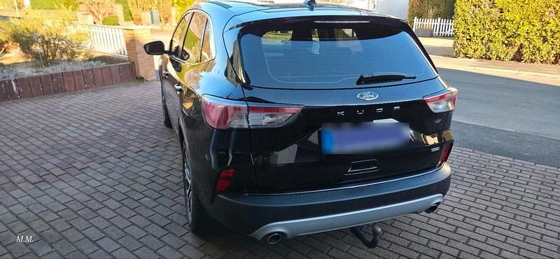 Gebraucht Ford Kuga Titanium 224 PS (164 kW) 2020 Schwarz SUV