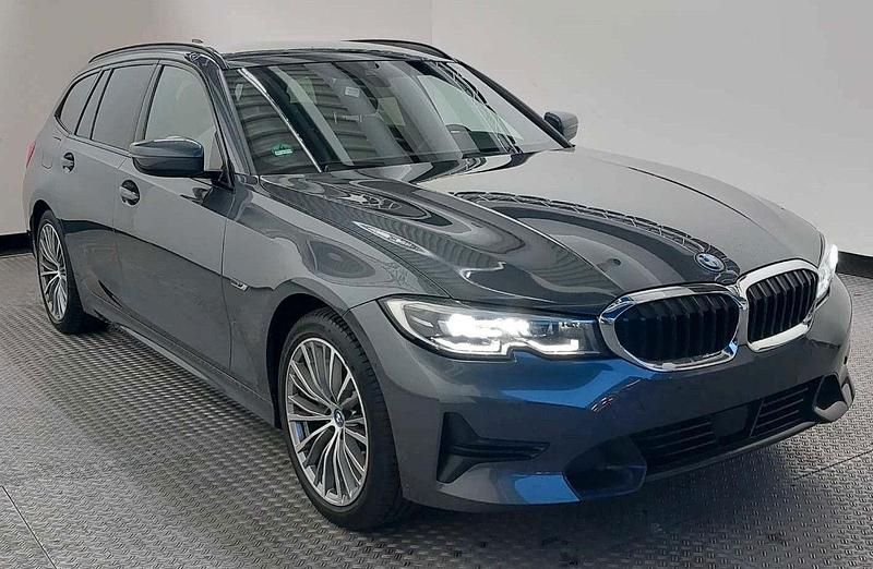 Gebraucht BMW 320e Sport Line 204 PS (150 kW) 2022 Grau Kombi