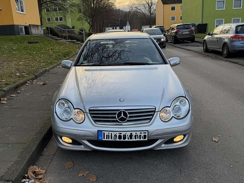 Silber Gebraucht 2004 Mercedes C220 Coupé | 1.100 € (Fairer Preis) - Bild 1/4