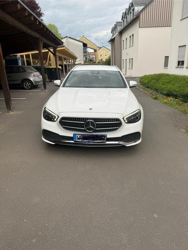 Weiß Gebraucht 2022 Mercedes E220 Avantgarde Kombi | 34.599 € (Superpreis) - Bild 1/4