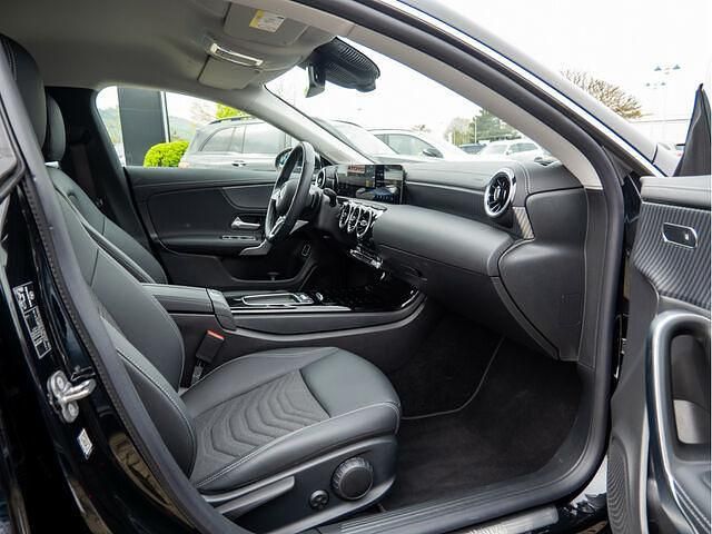 Gebraucht Mercedes CLA180 Advanced 136 PS (100 kW) 2024 Schwarz / kosmosschwarz Limousine
