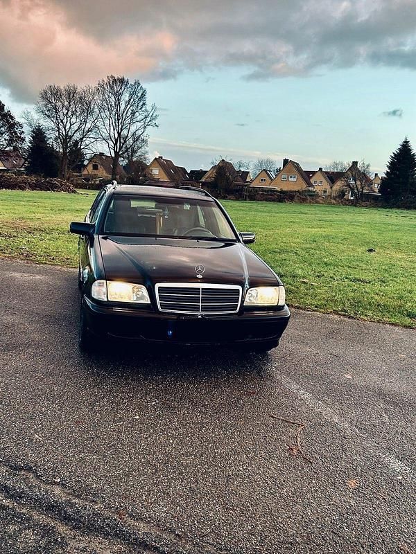 Schwarz Gebraucht 1998 Mercedes C200 Kombi | 2.699 € (Fairer Preis) - Bild 1/4