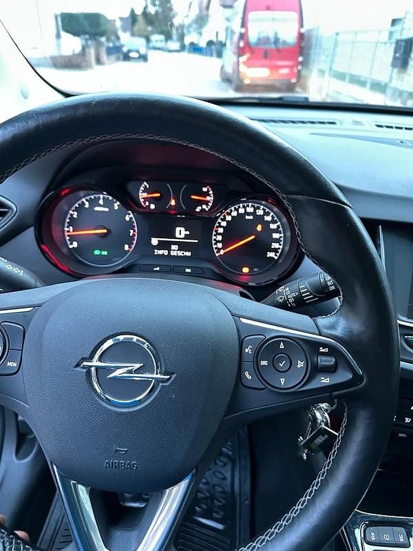 Gebraucht Opel Crossland X Edition 82 PS (60 kW) 2017 Grau SUV