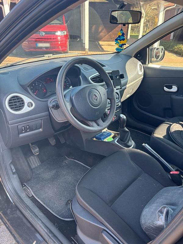 Gebraucht Renault Clio II 60 PS (44 kW) 2011 Schwarz Kleinwagen