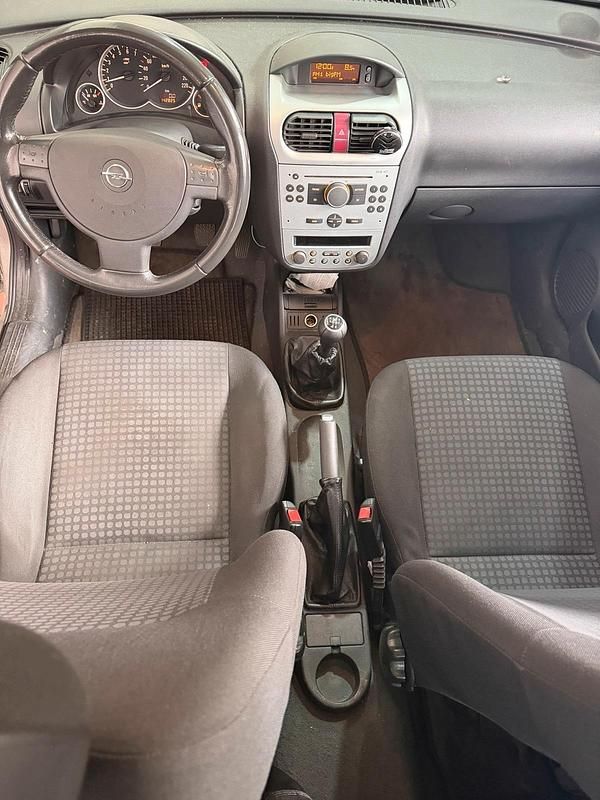 Gebraucht Opel Corsa 80 PS (58 kW) 2005 Silber Kleinwagen