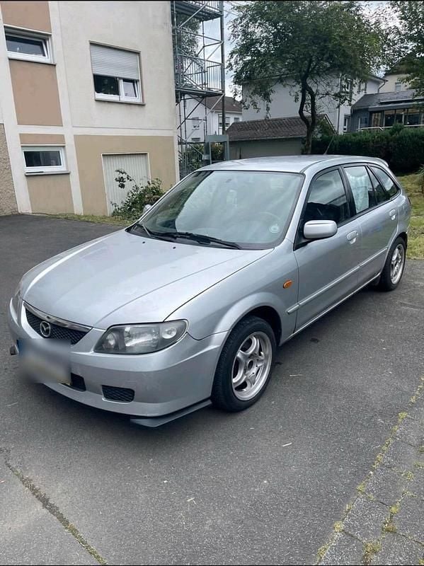 Grau Gebraucht 2003 Mazda 323F Kombi | 900 € - Bild 1/4