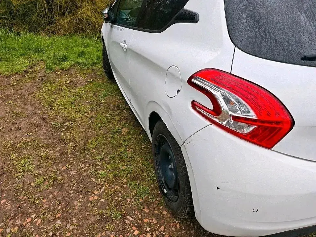 Gebraucht Peugeot 208 62 PS (45 kW) 2013 Kleinwagen