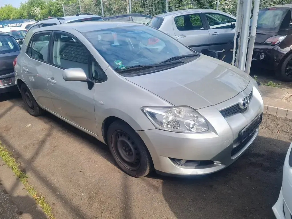 Gebraucht Toyota Auris Sol 124 PS (91 kW) 2008 Silber Kleinwagen
