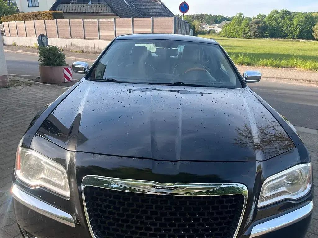 Second-hand Chrysler 300C 367 CP (269 kW) 2013 Negru Berlinǎ