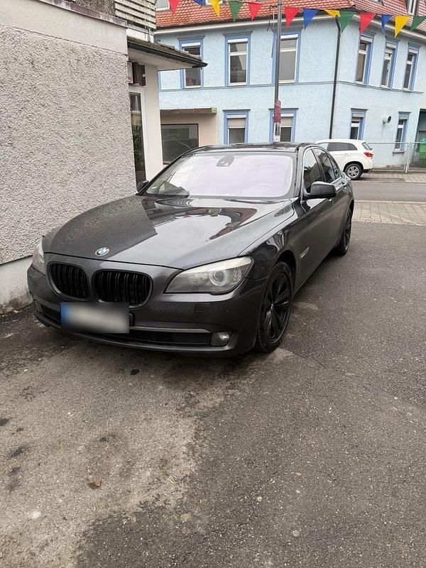 Gebraucht BMW 740 Performance 306 PS (225 kW) 2012 Grau Limousine
