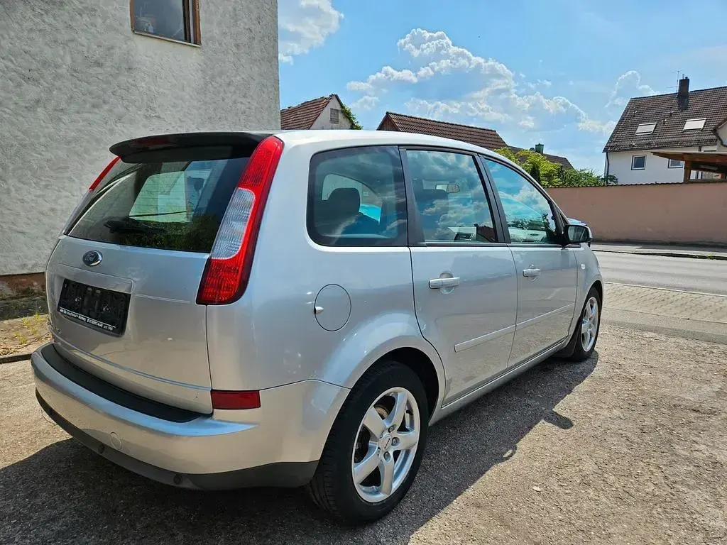 Gebraucht Ford Focus Trend 125 PS (91 kW) 2007 Silber Limousine