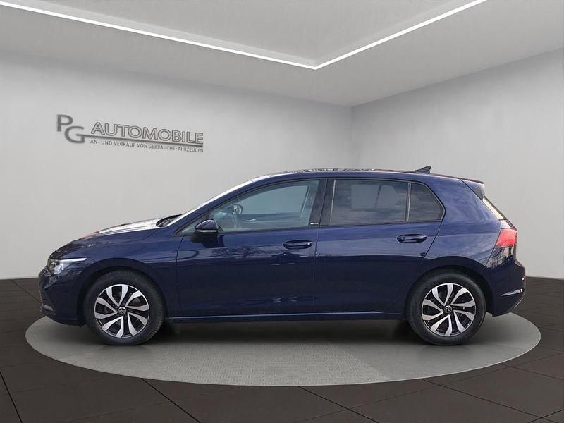 Gebraucht VW Golf VII Active 150 PS (110 kW) 2021 Blau Kleinwagen