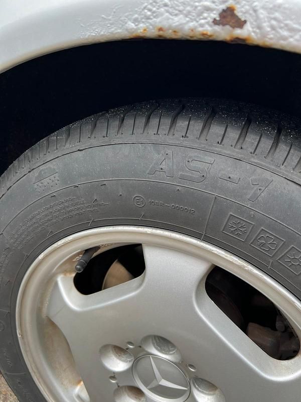 Second-hand Mercedes C180 129 CP (94 kW) 2001 Argintiu Berlinǎ