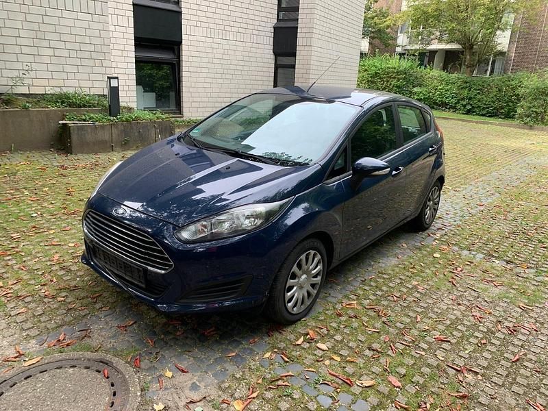 Blau Gebraucht 2015 Ford Fiesta Kleinwagen | 2.700 € (Superpreis) - Bild 1/4