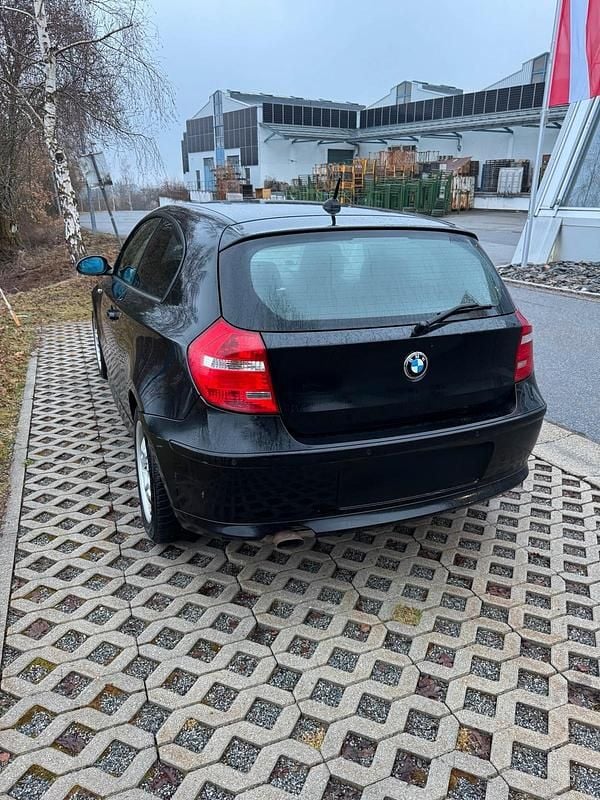Gebraucht BMW 116 122 PS (89 kW) 2007 Schwarz Kleinwagen