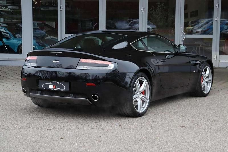 Gebraucht Aston Martin V8 426 PS (313 kW) 2010 Onyx black Coupé