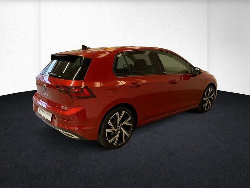 Gebraucht VW Golf VII Active 150 PS (110 kW) 2021 Rot Kleinwagen