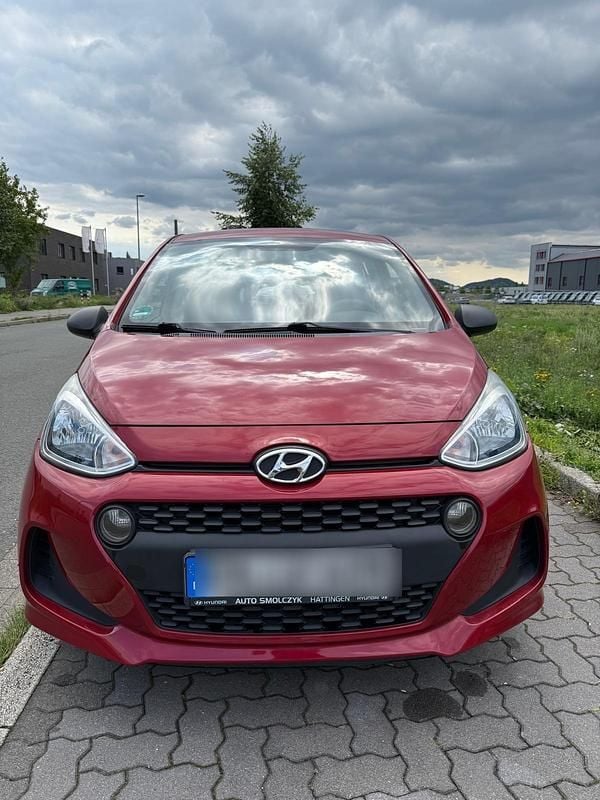 Rot Gebraucht 2017 Hyundai i10 Kleinwagen | 6.950 € (Guter Preis) - Bild 1/4