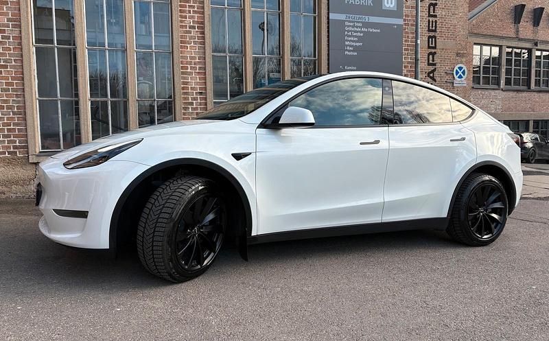 Weiß Gebraucht 2022 Tesla Model Y Long Range AWD SUV | 33.499 € (Guter Preis) - Bild 1/4