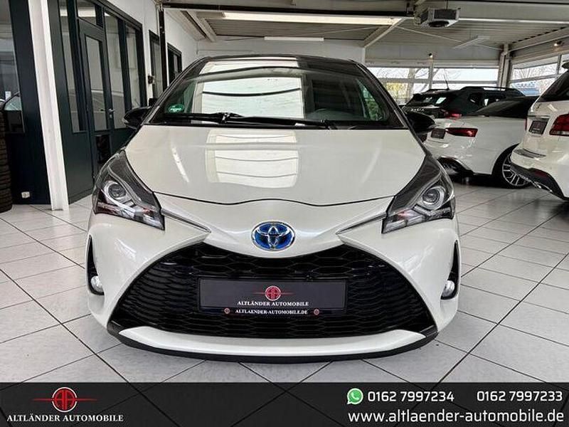 Gebraucht Toyota Yaris Hybrid Style 75 PS (55 kW) 2018 Weiß Limousine