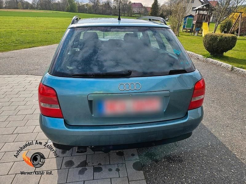 Używany Audi A4 102 KM (75 kW) 2001 Zielony Kombi
