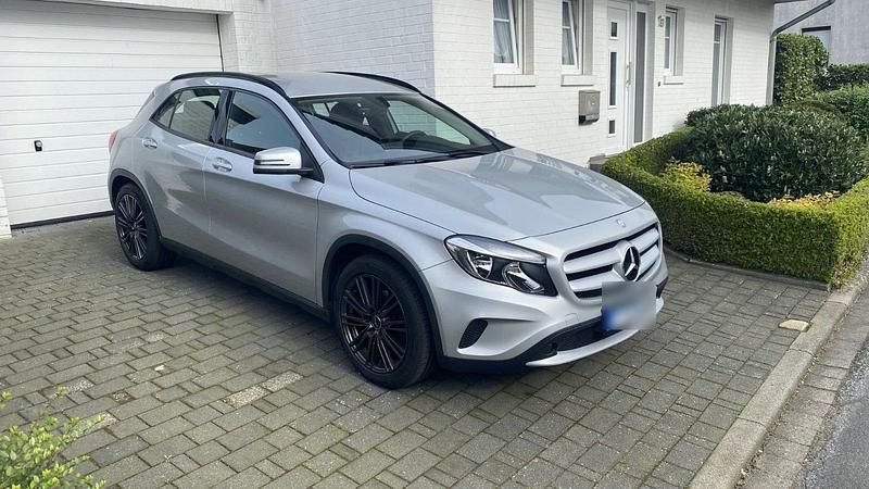 Silber Gebraucht 2014 Mercedes GLA200 SUV | 14.000 € (Superpreis) - Bild 1/4