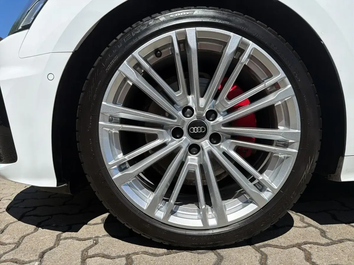 Gebraucht Audi A5 Sportback Business 204 PS (150 kW) 2024 Arkonaweiß Kleinwagen