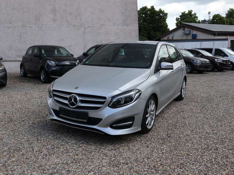 Polarsilber metalliclack Gebraucht 2018 Mercedes B220 Van / Kleinbus | 17.790 € (Fairer Preis) - Bild 1/4