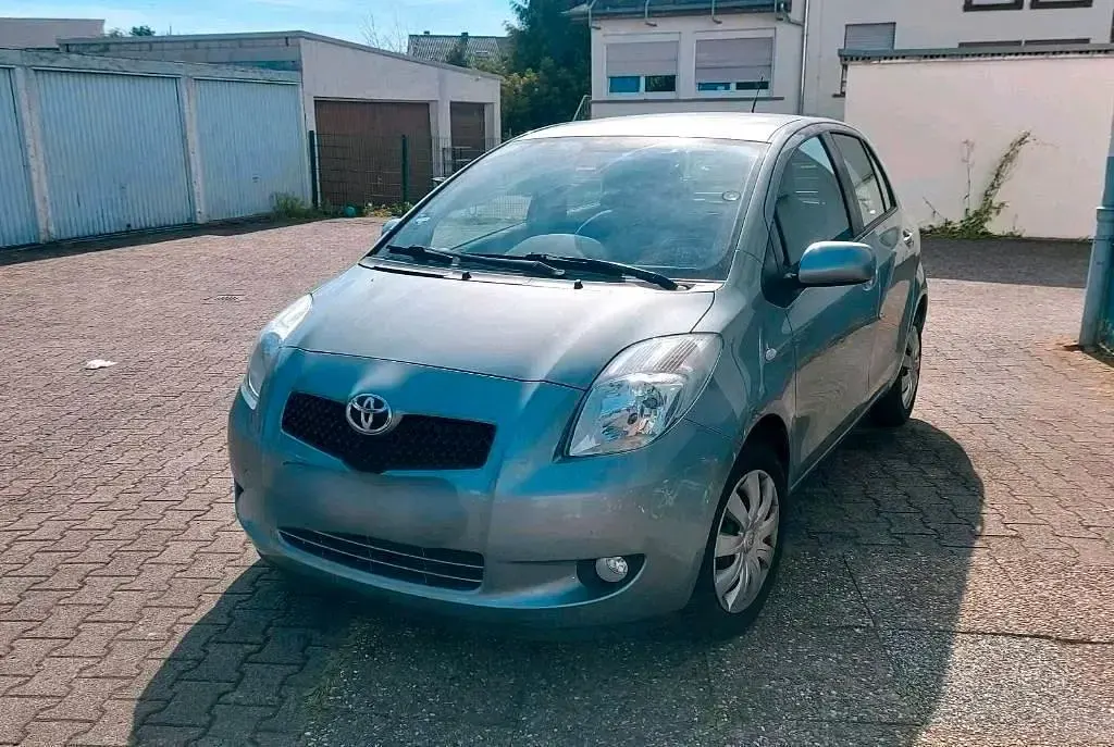Gebraucht Toyota Yaris 87 PS (63 kW) 2008 Silber Kleinwagen