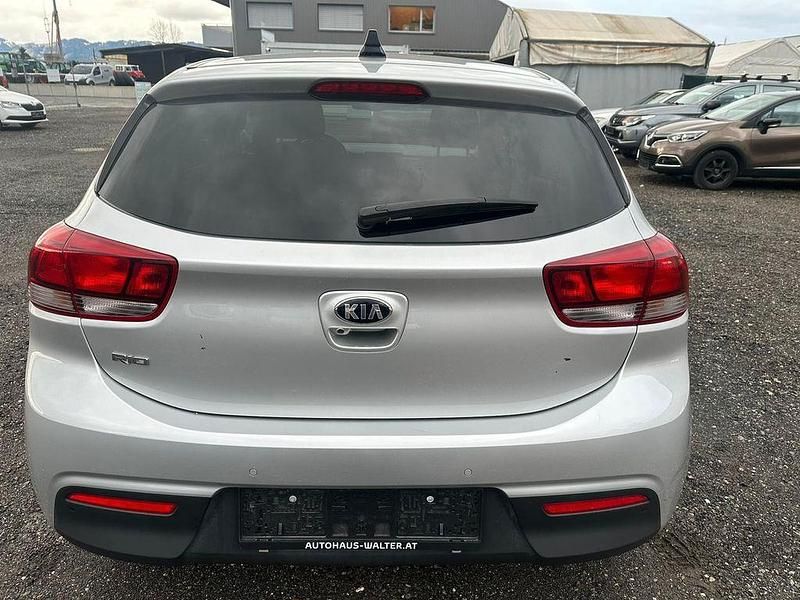 Gebraucht Kia Rio 84 PS (61 kW) 2019 Silber Limousine
