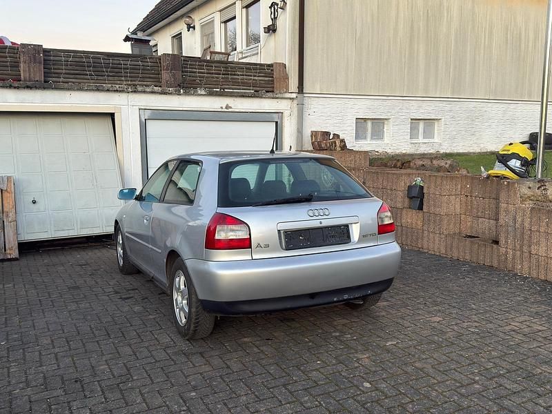 Silber Gebraucht 2001 Audi A3 Kleinwagen | 1.200 € - Bild 1/4