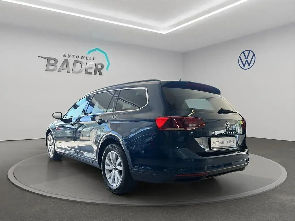Gebraucht VW Passat Business 150 PS (110 kW) 2022 Aquamarinblau metallic Kombi