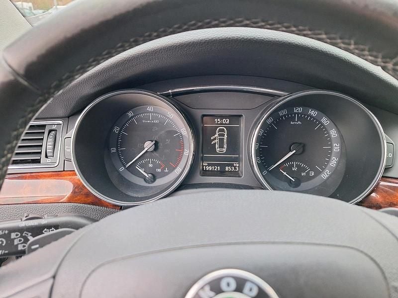 Gebraucht Skoda Superb 200 PS (147 kW) 2011 Blau Kombi