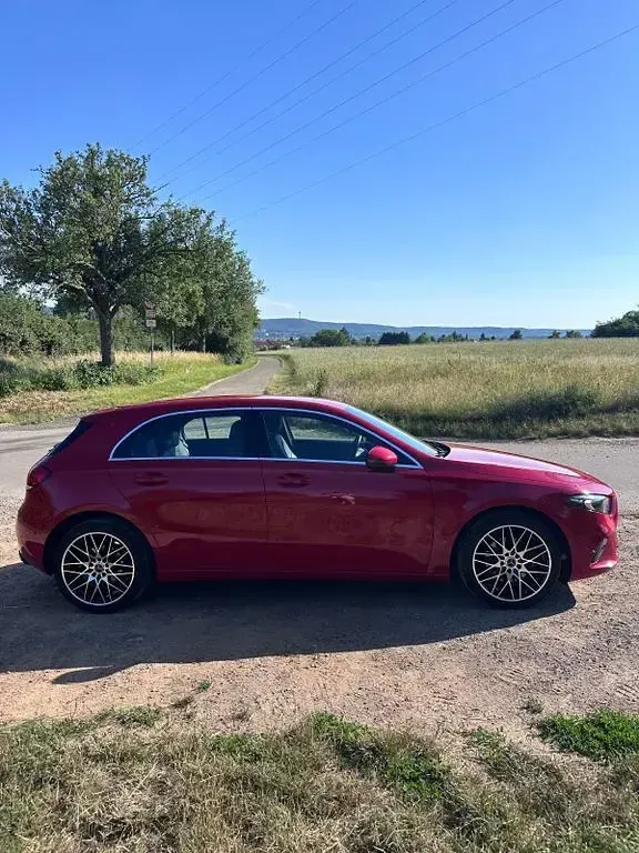 Gebraucht Mercedes A200 Progressive 163 PS (119 kW) 2019 Rot Limousine