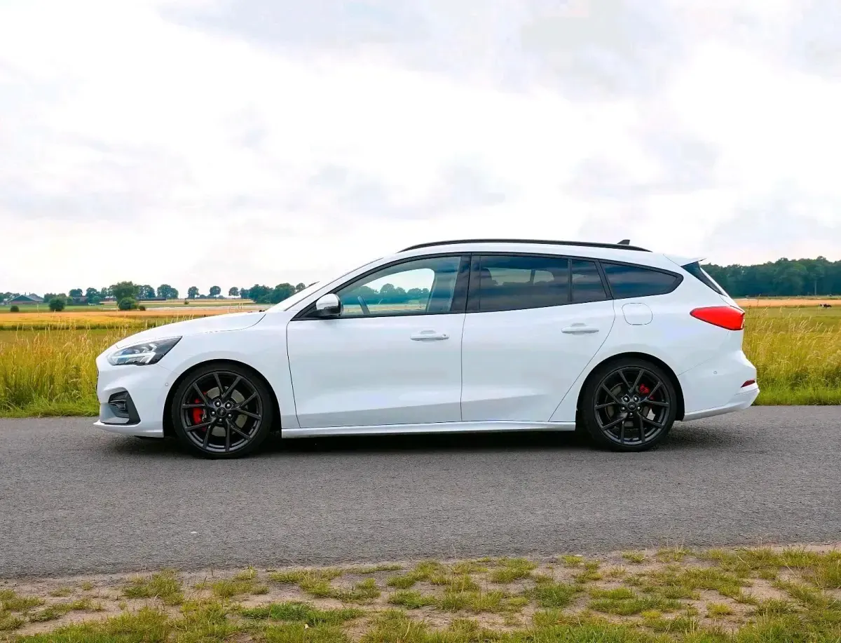 Gebraucht Ford Focus ST 190 PS (139 kW) 2022 Weiß Kombi
