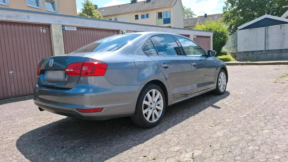 Usata VW Jetta Match 105 CV (77 kW) 2012 Grigio Berlina