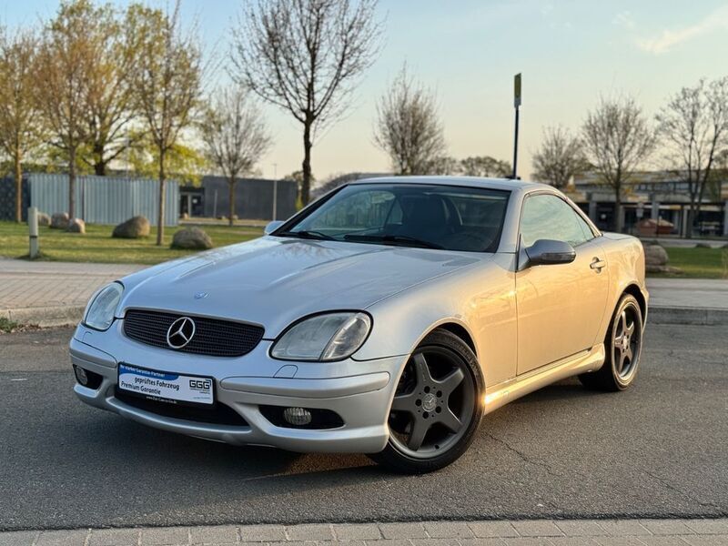 Silber Gebraucht 2002 Mercedes SLK320 AMG Cabrio | 7.990 € (Fairer Preis) - Bild 1/4