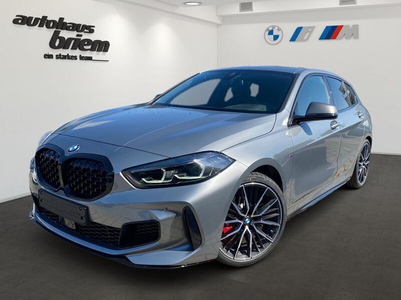 Skyscraper grau metallic Neu 2024 BMW M135 Performance Kleinwagen | 48.923 € (Teuer) - Bild 1/4