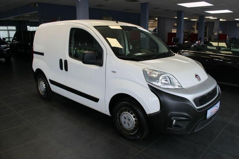 Weiß Gebraucht 2018 Fiat Fiorino Van / Kleinbus | 6.980 € (Guter Preis) - Bild 1/4