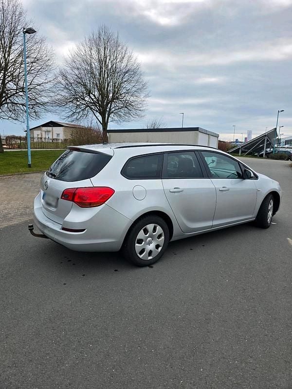 Gebraucht Opel Astra 140 PS (102 kW) 2011 Silber Kombi