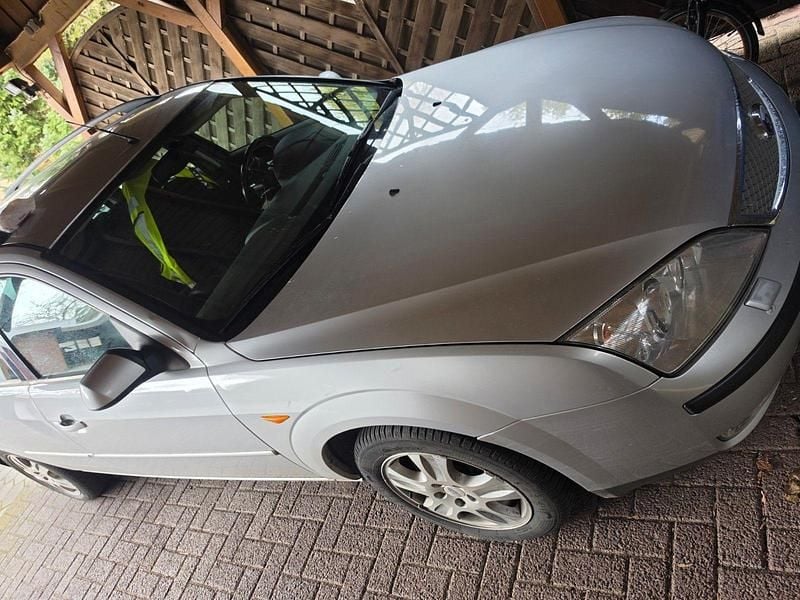 Gebraucht Ford Mondeo Ghia 116 PS (85 kW) 2001 Silber Kombi