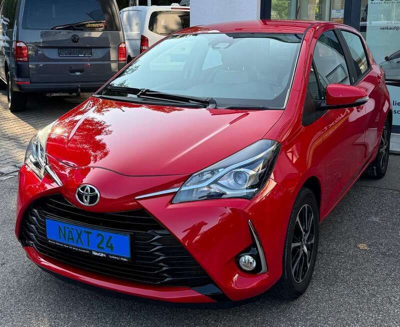 Super red 5 Gebraucht 2018 Toyota Yaris Team Kleinwagen | 12.390 € (Fairer Preis) - Bild 1/4
