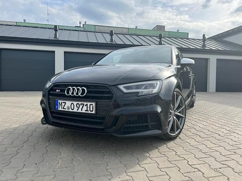 Schwarz Gebraucht 2017 Audi S3 Black Edition Limousine | 19.000 € - Bild 1/4