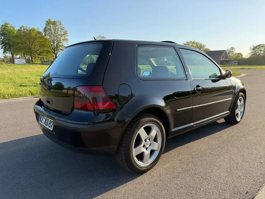 Brugt VW Golf III Basis 75 HK (55 kW) 1999 Sort Sedan