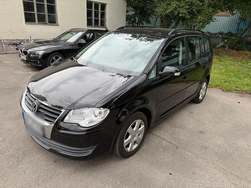 Schwarz Gebraucht 2009 VW Touran Van / Kleinbus | 4.500 € (Fairer Preis) - Bild 1/4